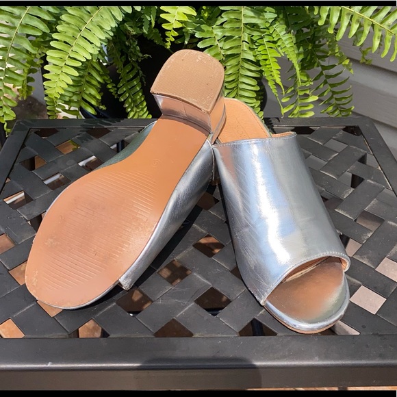 Ladies Silver slip-on shoes size 6 with 3” chunk heel. - Picture 5 of 7